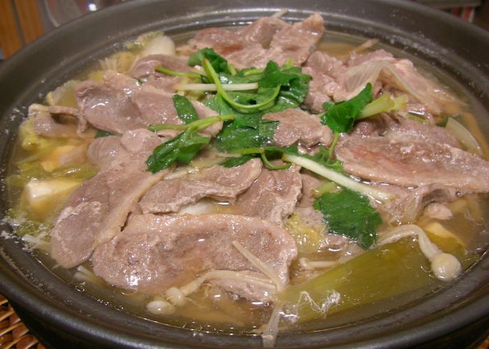 A close up image of a pot of kamo nabe