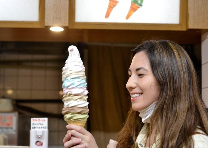 Shizuka holds up the 8-flavor ice cream tower from Daily Chiko in Nakano