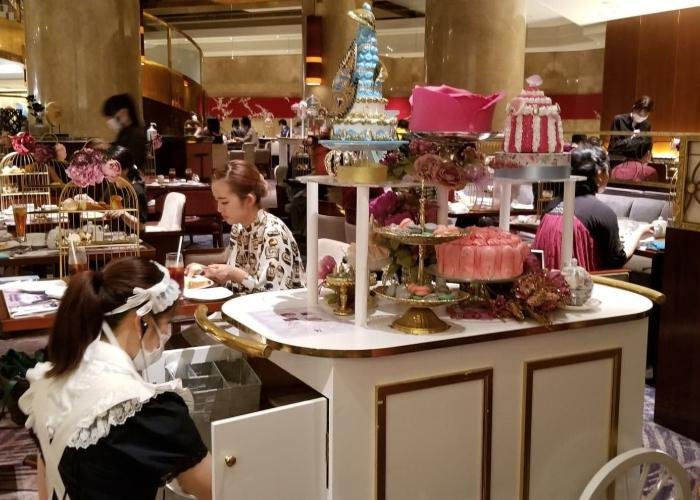 Server dressed in a maid uniform at the Hilton Tokyo dessert wagon 