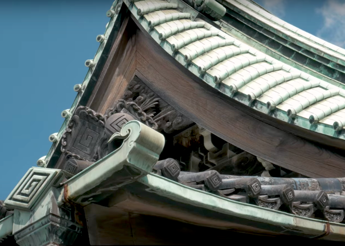 Close-up of details on Shibamata Taishakuten temple roof