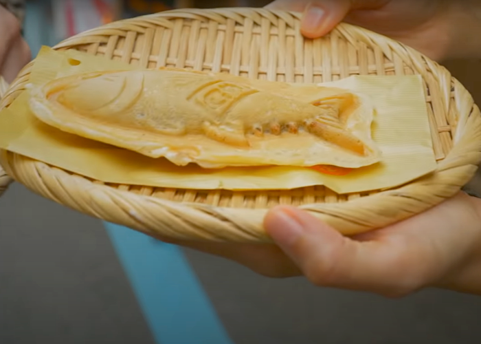 Fish-shaped Japanese wafer filled with red bean paste