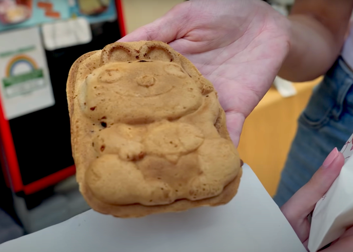 Cat-shaped taiyaki in Yanaka Ginza