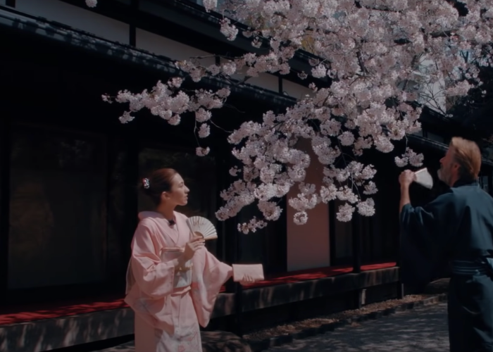 Shizuka Anderson in kimono at Happo-en Garden in Tokyo for sakura season