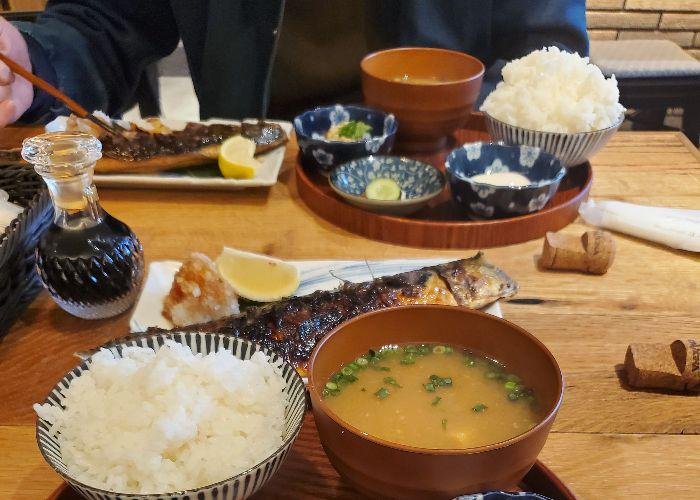 Grilled mackerel set at Shukou Biyori Ateniyoru with miso soup and rice