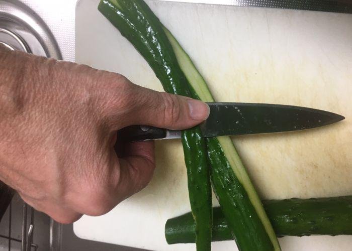 Cutting cucumber for takosu recipe