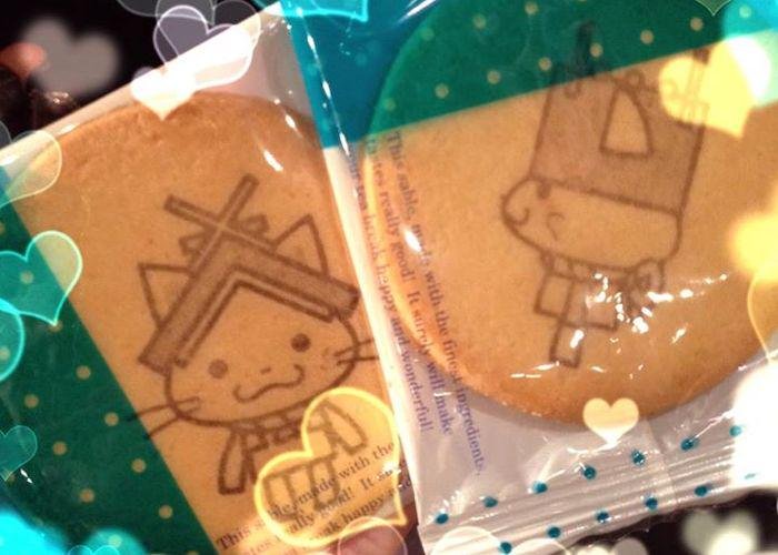Shimanekko Senbei - crackers printed with Shimane Prefecture's mascot, Shimanekko