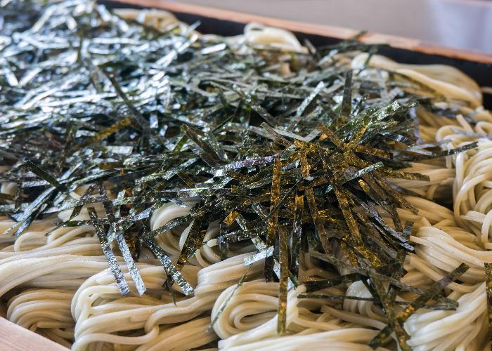 A Niigata food specialty, hegi soba on a tray with nori sprinkled on top