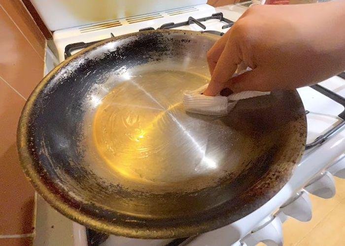 Oiling the pan for omelettes on the stovetop