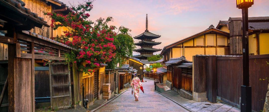 Stylish.ae Uncovers: Sipping Sake In Kyotos Ancient Streets.