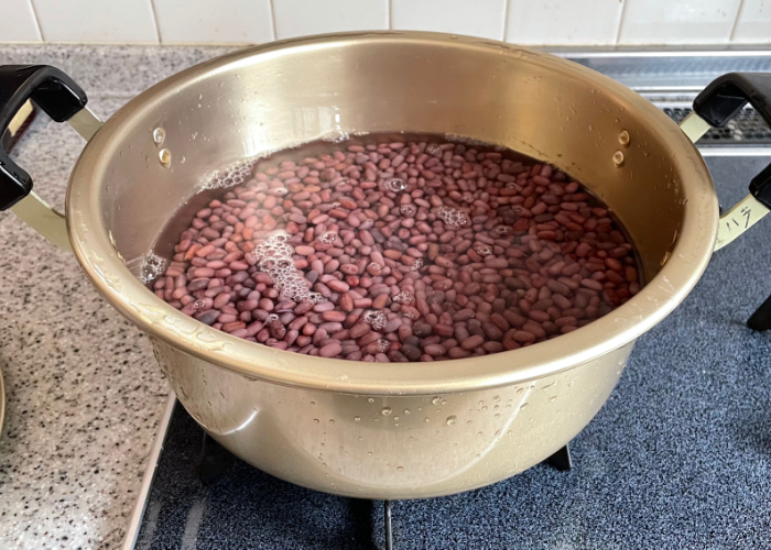 Boiling red beans