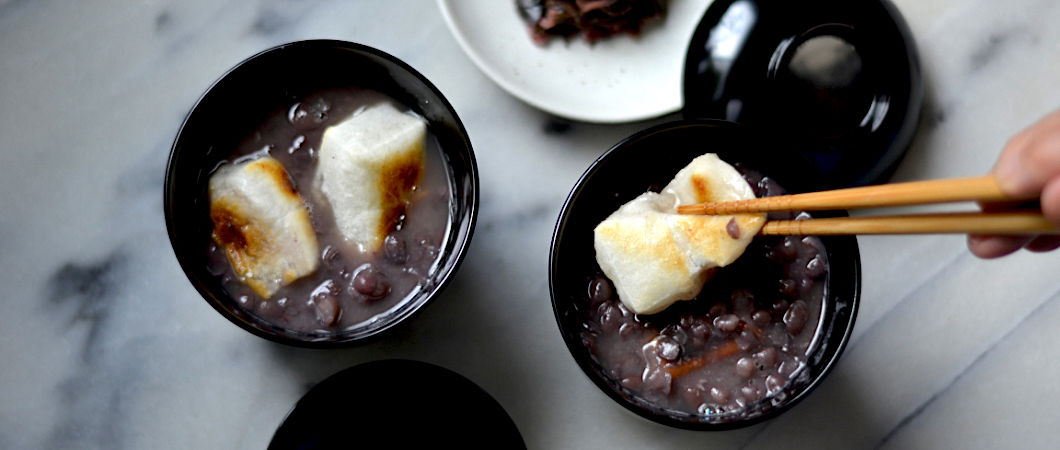 Traditional red bean soup with toasted mochi dumplings in bowls