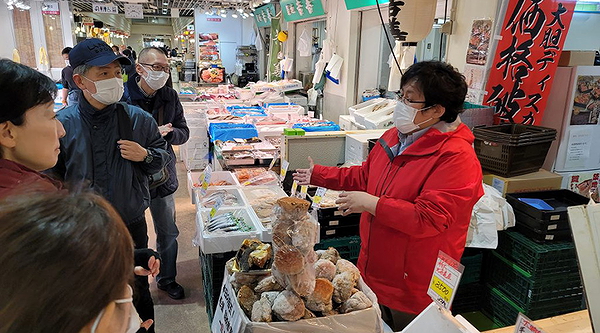 BreakfastTour at One of the World's Largest Fish Markets 2