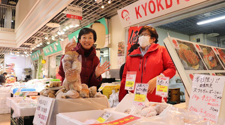 Lunch and Tour at One of the World's Largest Fish Markets 8