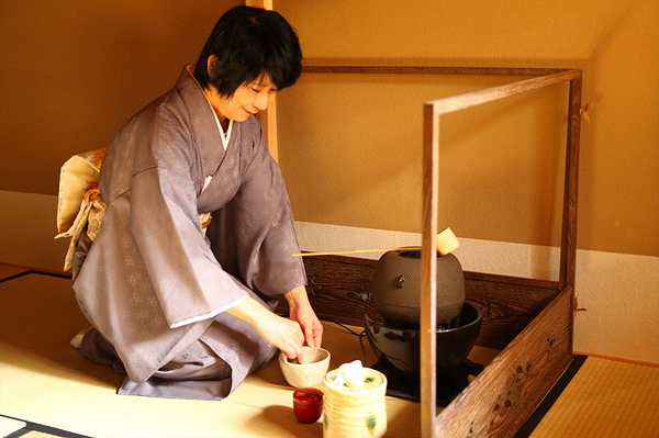 Practice Zen and Traditional Tea Ceremony With a Tea Master 6
