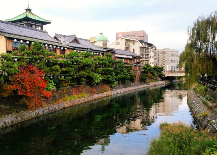 Guesthouse by the river in Izu