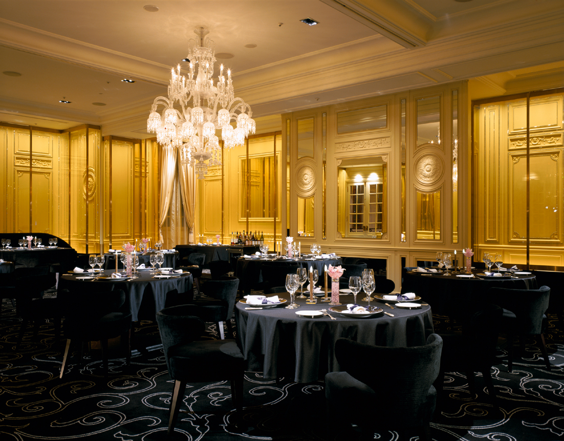 The extravagant Joel Robuchon Restaurant, complete with a sparkling chandelier and golden walls.