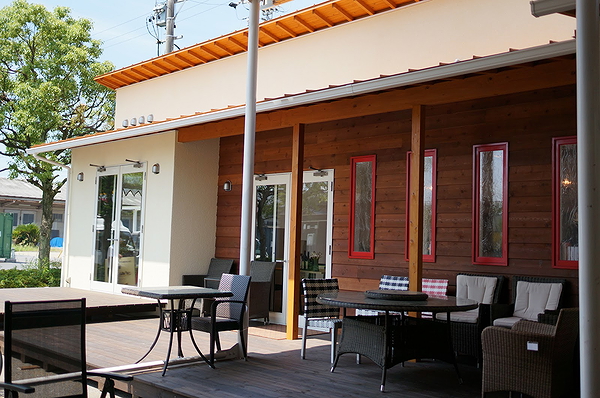 Charming outdoor restaurant patio with wicker seating