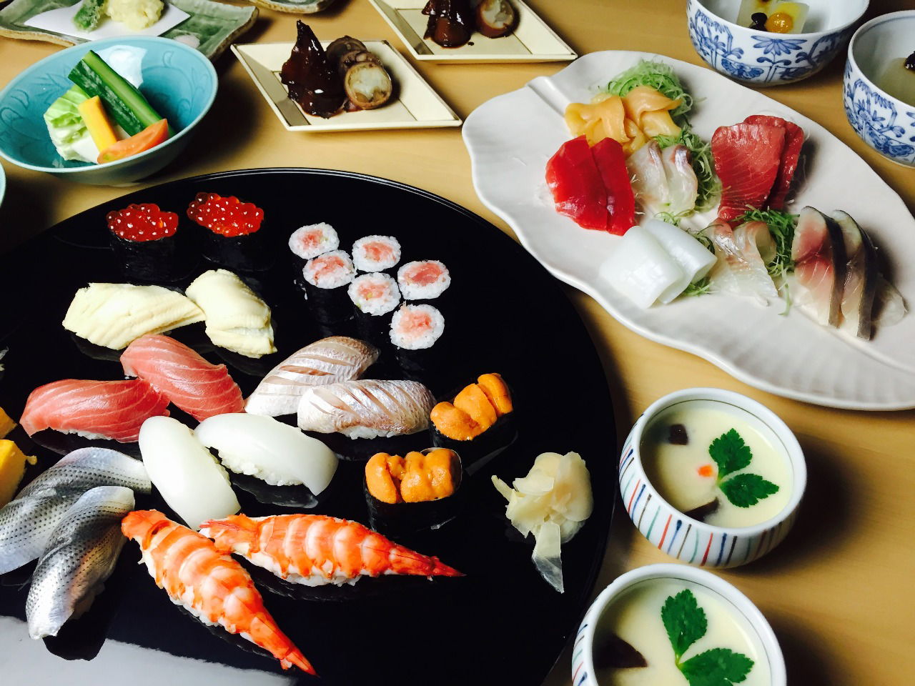 A platter of fresh seafood and sushi options at Imayoshi Otemachi Sushi.