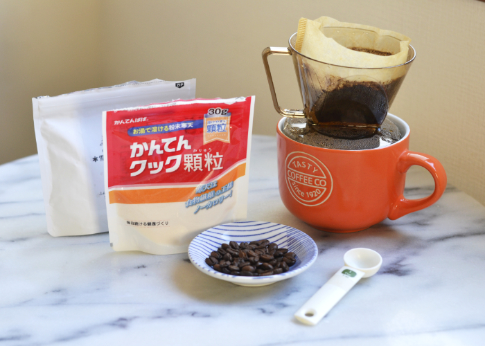 Japanese Coffee Jelly ingredients: kanten (agar-agar), coffee beans, coffee mug