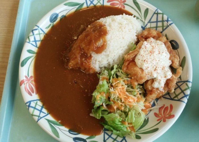 Japanese curry rice with chicken nanban on a blue tray