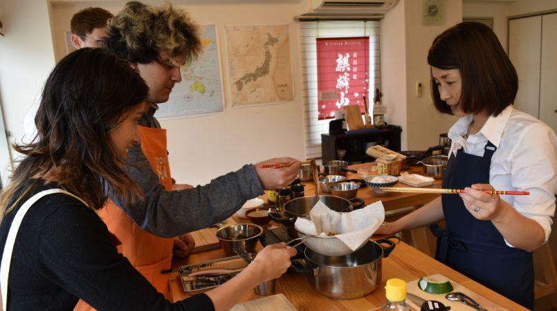 People enjoying a vegetarian cooking class