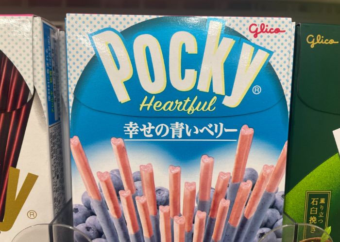 Up-close picture of one box of Blueberry Heartful Pocky