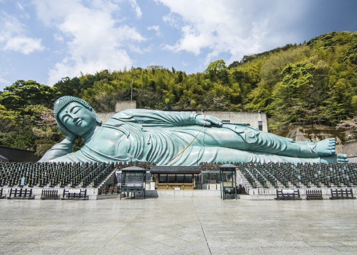 big lying buddha nanzoin temple fukuoka