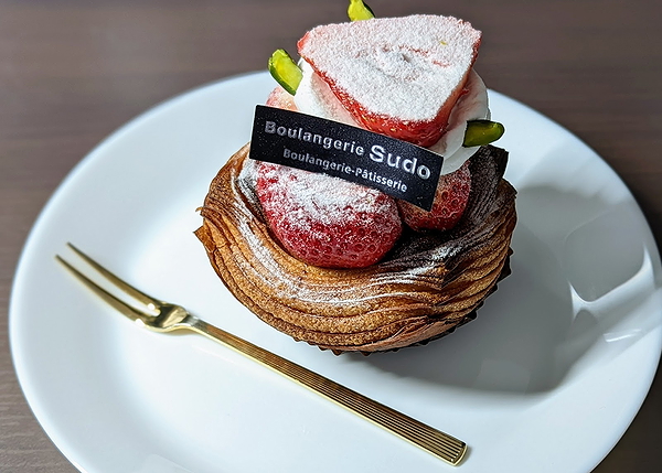 Strawberry dessert from Boulangerie Sudo with white chocolate decor