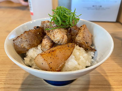 Delicious grilled chicken rice bowl with fresh garnish