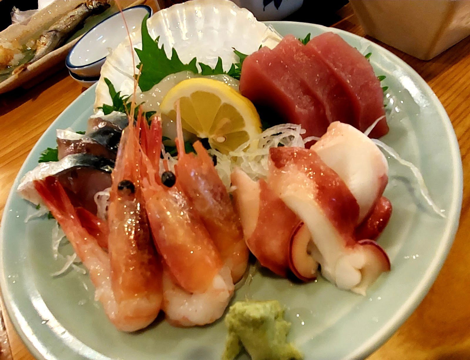 A selection of seafood waiting to be eaten or grilled at Robata Musashi Shinbashi.