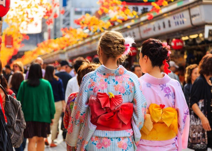 Women wearing kimono in Asakusa