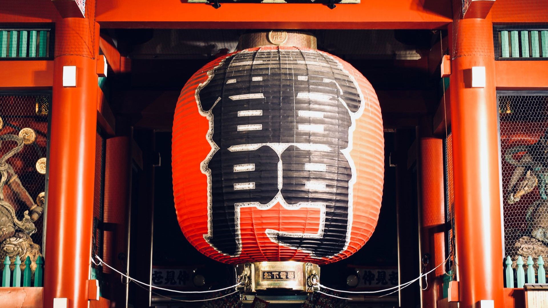 Red lantern at Tokyo's Sensoji Temple entrance