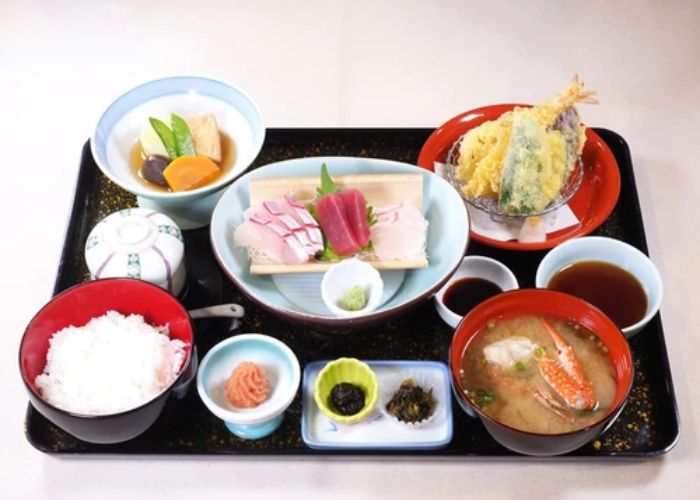 Relaxing Stroll and Tasty Lunch with a Hakata Food Lover 1