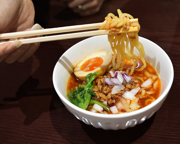 Tasting 6 Mini Bowls of Ramen at 3 Award Winning Shops 1