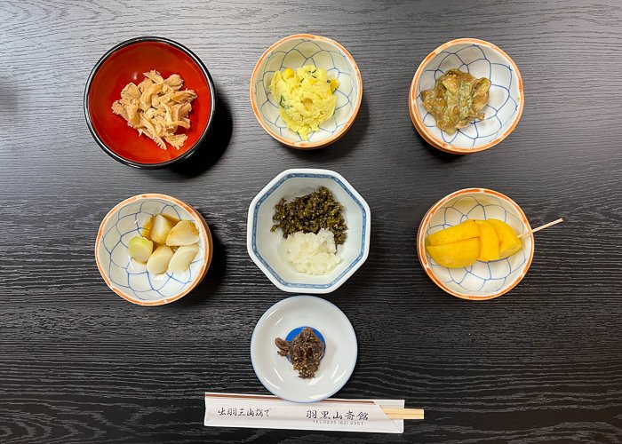 six bowls of Japanese Buddhist cuisine shojin ryori