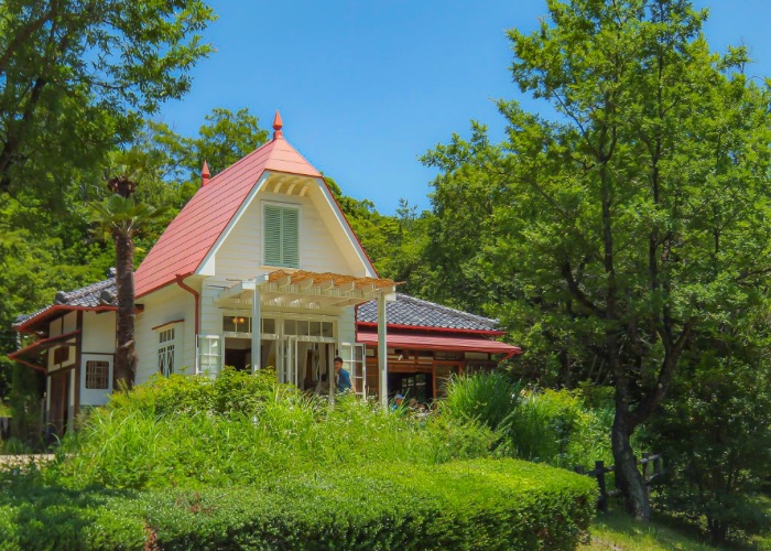 A house with a red roof, just like Mei and Satsuki's house in animated film "My Neighbour Totoro".