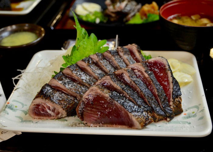 Japan food Katsuo no tataki Bonito seared