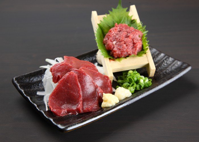 horse meat sashimi and horse meat tartare plate
