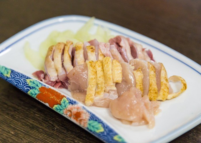 Raw chicken sashimi - traditional Japanese food