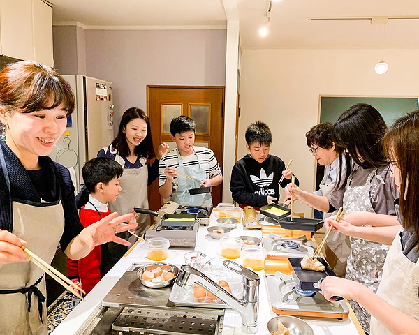 Classic Chicken Meatballs and Omelet Bento Making in Nara 4