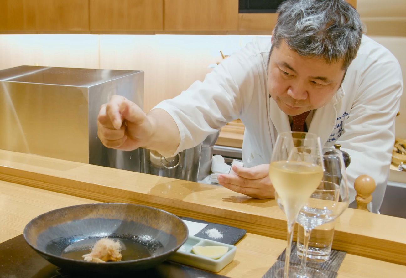 Chef Shimura adding the finishing spices to premium tempura at Tempura Ono.