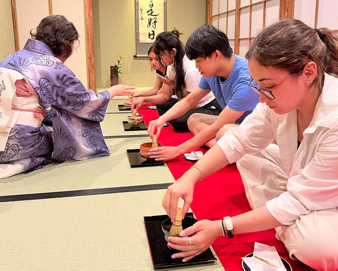 Osaka Tea Ceremony, Tasting, & Culture Tour  8