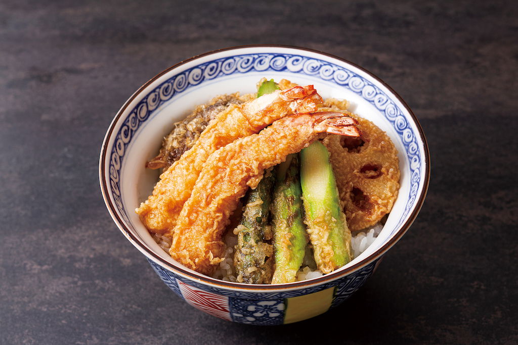 A tempura rice bowl at Nishiazabu Tempura Uoshin, featuring crispy prawns and veggies.