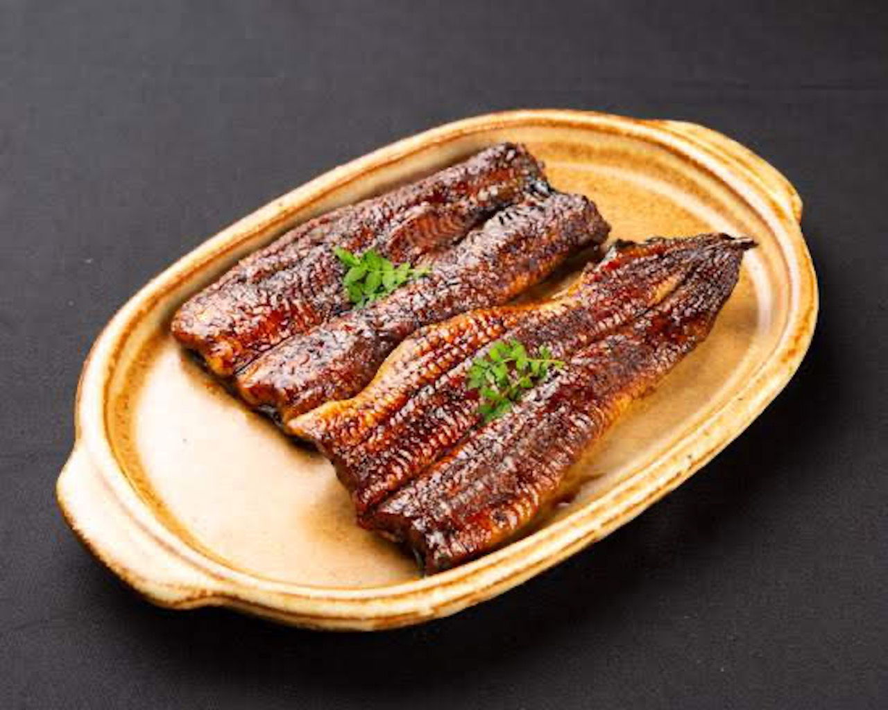 A serving of glossy, flavorsome unagi conger eel at Azabujuban Hanabusa.