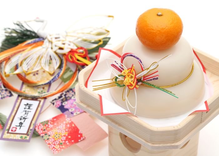 Mochi and mikan, two Japanese New Year foods