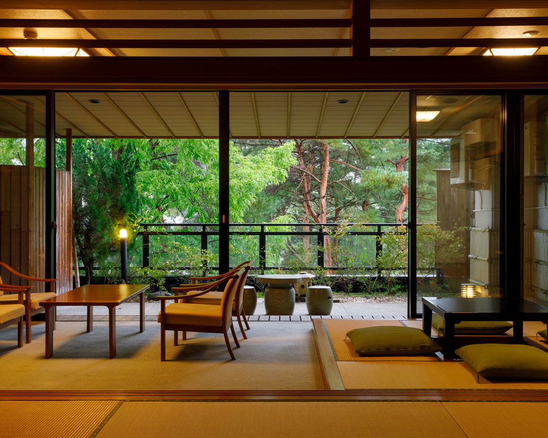 Traditional Ryokan, Kaiseki, & Tea Ceremony in Ishikawa  5