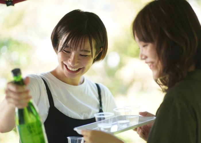 A photo of two women sake tasting