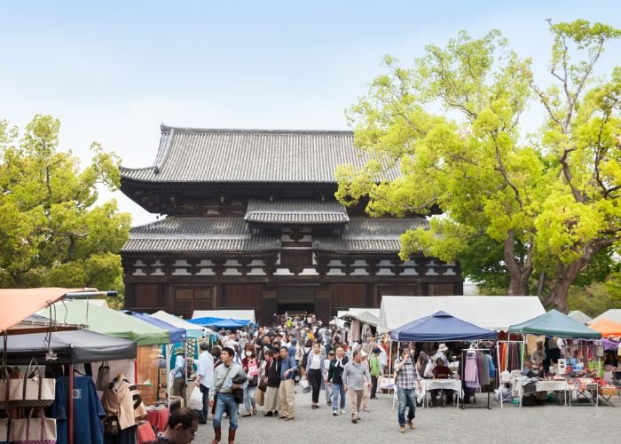 A photo of Toji Temple in Kyoto during the Kobo Ichi Market