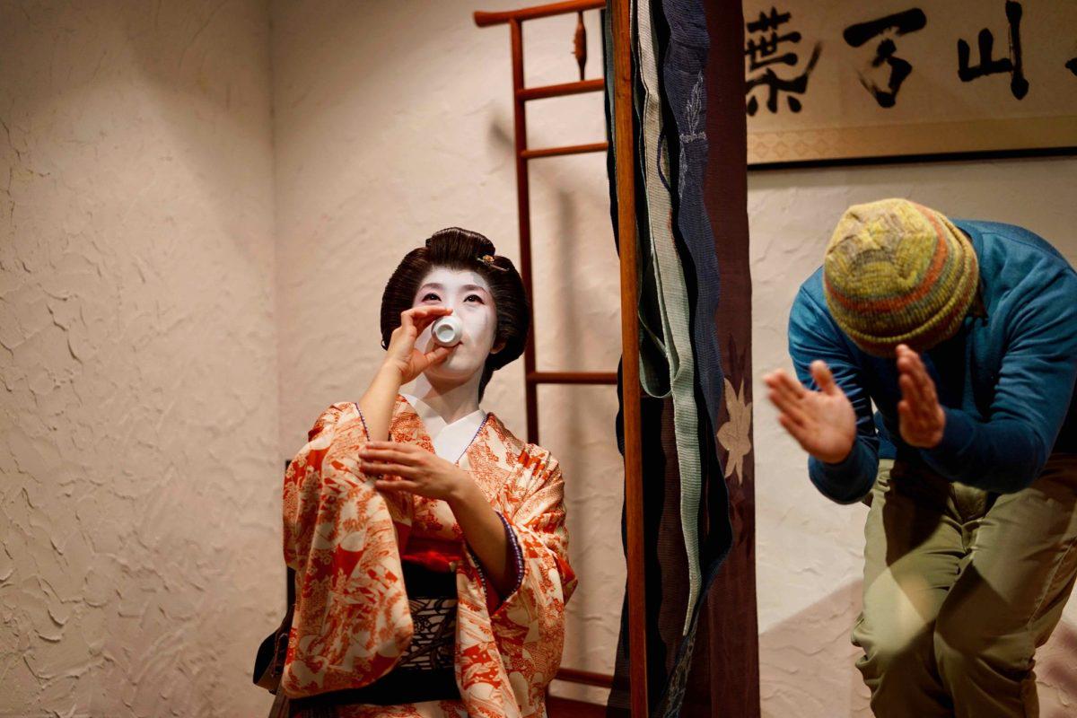 Tokyo Geisha Experience with Sake Tasting and Games 5