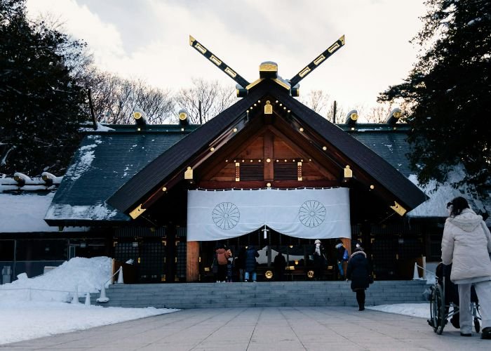 The front entrance of Hokkaido Shrine, looking almost like a traditional Kabuto helmet.